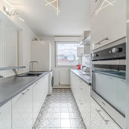 Le Mistral 4 People With Balcony In Villeurbanne